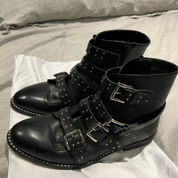 STEVE MADDEN BOOTIES - Picture 2 of 2